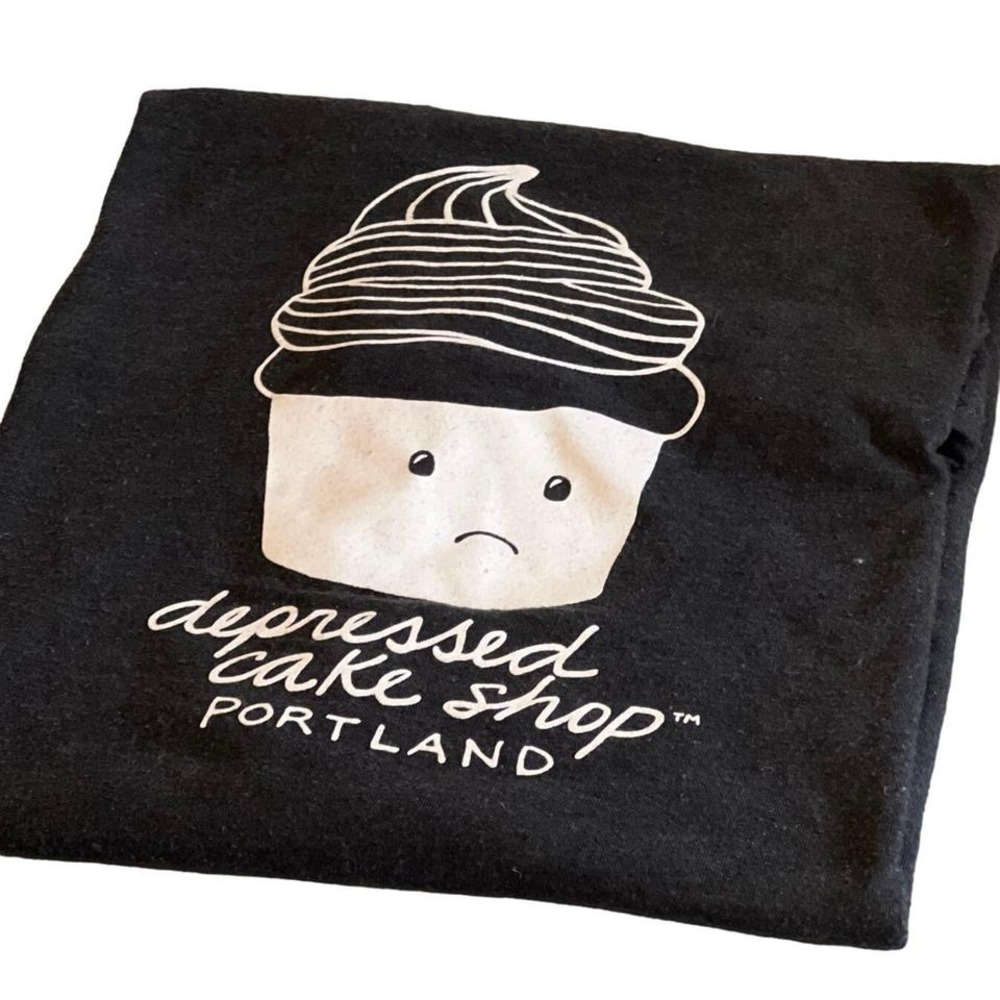 Depressed Cake Shop graphic T size L charcoal grey